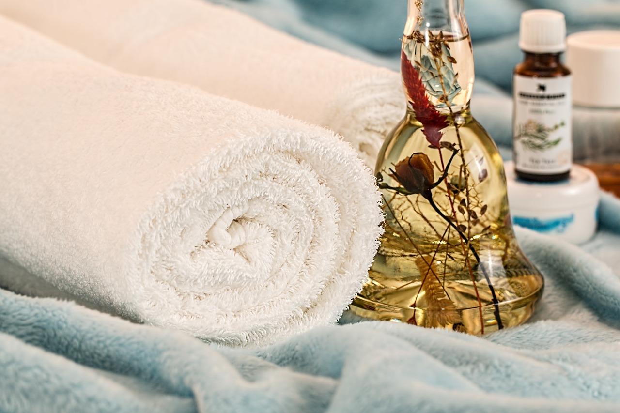 Oils and towels laid out at Qi Lounge